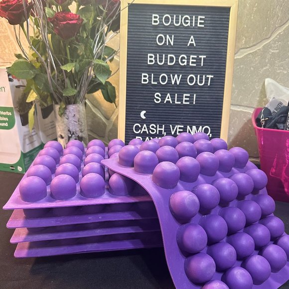 Truffly Made. XL Round Chocolate Truffle, Jelly and Candy Mold, 35 cavities - Picture 1 of 3